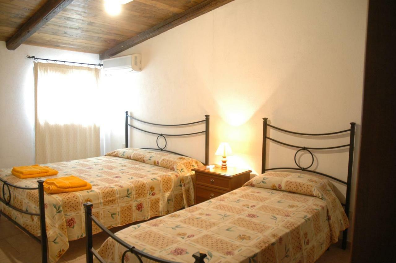 Agriturismo Su Pirastru Sa Castanza Bagian luar foto
